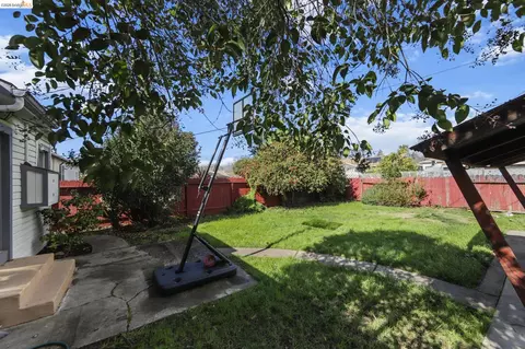 Exterior - 104 Foster St, Vallejo, CA 94591 photo 9 of 11