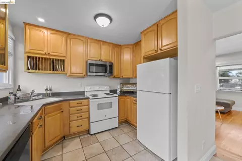 Kitchen - 104 Foster St, Vallejo, CA 94591 photo 2 of 2