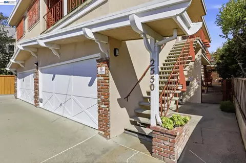 2550 Damuth St, Oakland, CA 94602