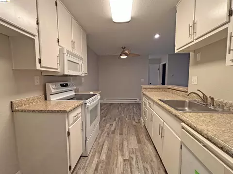 Kitchen - 297 Lighthouse Dr, Vallejo, CA 94590 photo 2 of 2