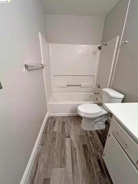 Bath - 297 Lighthouse Dr, Vallejo, CA 94590 photo 2 of 4