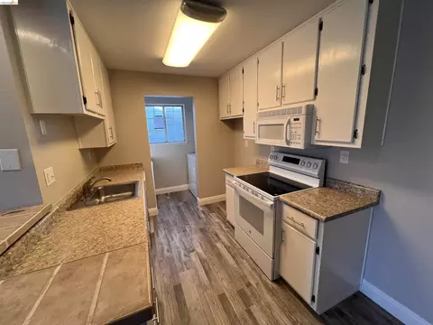Kitchen - 297 Lighthouse Dr, Vallejo, CA 94590 photo 1 of 2