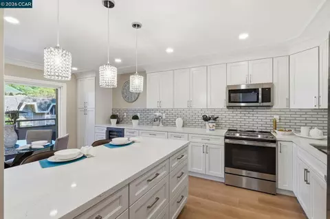 3410 Tice Creek Dr #8, Walnut Creek, CA 94595