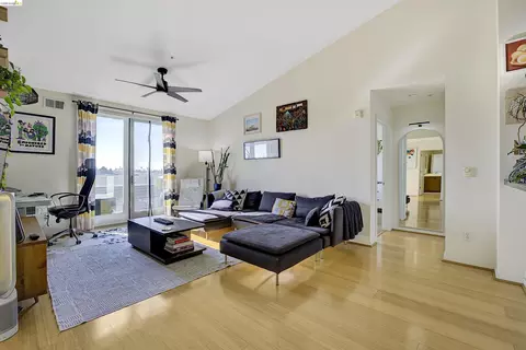 3090 Glascock St #405, Oakland, CA 94601
