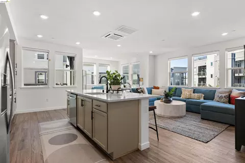 2836 Tradewind Dr, Alameda, CA 94501