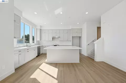 1933 Grand St, Alameda, CA 94501