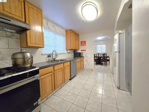 Kitchen - 2917 Telegraph Ave, Berkeley, CA 94705 photo 2 of 2