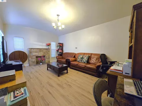 Living - 2917 Telegraph Ave, Berkeley, CA 94705 photo 1 of 1