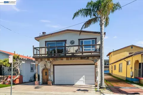 2751 Wallace St, Berkeley, CA 94702