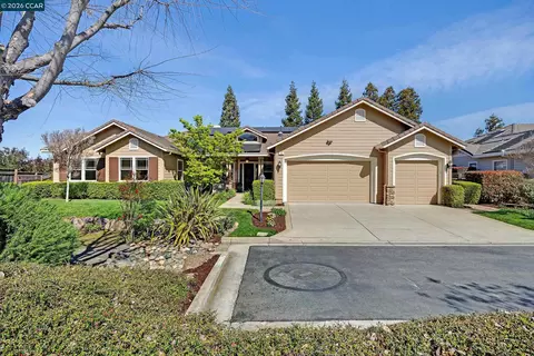 5 Pardi Ln, Clayton, CA 94517
