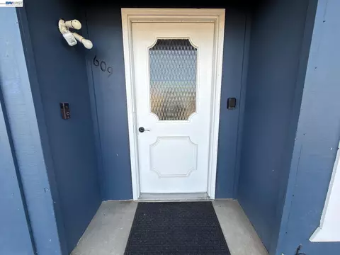 Entry Way - 609 E 7th St, Alturas, CA 96101 photo 1 of 1