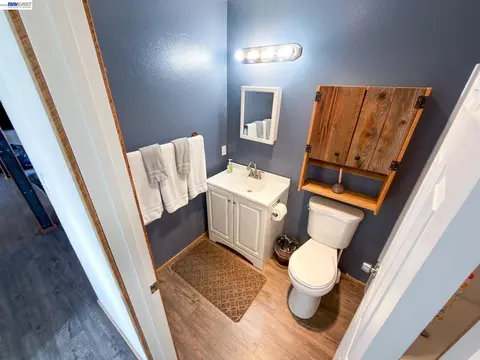 Bath - 609 E 7th St, Alturas, CA 96101 photo 2 of 4