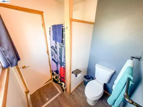 Bath - 609 E 7th St, Alturas, CA 96101 photo 4 of 4