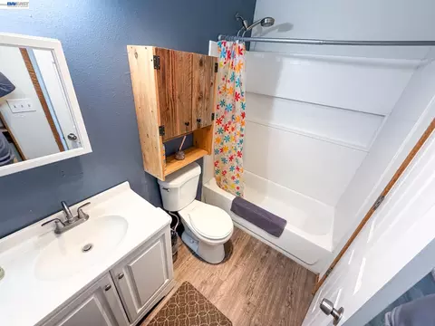 Bath - 609 E 7th St, Alturas, CA 96101 photo 1 of 4