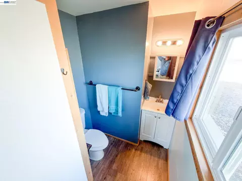 Bath - 609 E 7th St, Alturas, CA 96101 photo 3 of 4