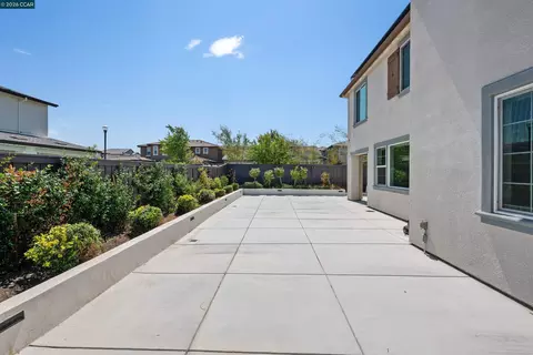 Exterior - 6274 Carousel Ave, Tracy, CA 95377 photo 5 of 7