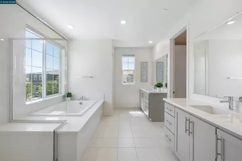 Bath - 6274 Carousel Ave, Tracy, CA 95377 photo 1 of 7
