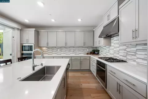 Kitchen - 6274 Carousel Ave, Tracy, CA 95377 photo 4 of 6