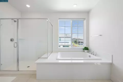Bath - 6274 Carousel Ave, Tracy, CA 95377 photo 2 of 7