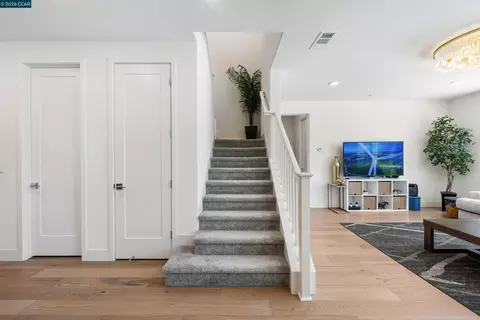 Entry Way - 6274 Carousel Ave, Tracy, CA 95377 photo 4 of 6