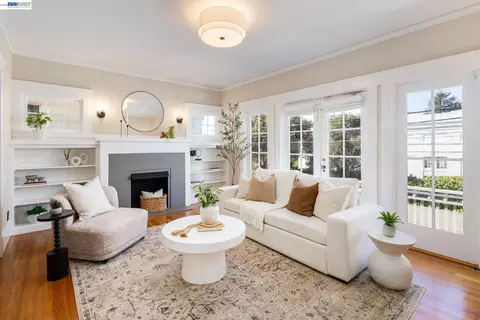 3746 Park Boulevard Way #B, Oakland, CA 94610