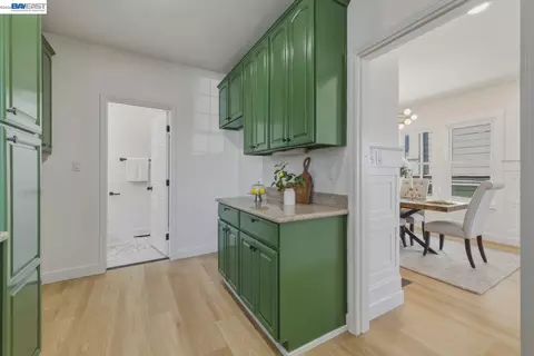 Entry Way - 1726 Eagle Ave, Alameda, CA 94501 photo 2 of 2