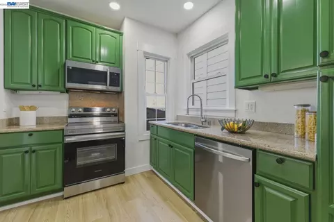 Kitchen - 1726 Eagle Ave, Alameda, CA 94501 photo 3 of 4