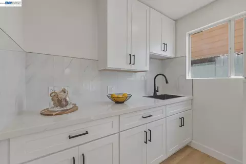 Kitchen - 1726 Eagle Ave, Alameda, CA 94501 photo 4 of 4
