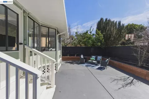 Exterior - 1726 Eagle Ave, Alameda, CA 94501 photo 2 of 6