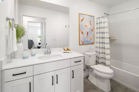 Bath - 854 Pecan Tree Ln, Galt, CA 95632 photo 2 of 2