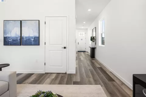 Entry Way - 854 Pecan Tree Ln, Galt, CA 95632 photo 1 of 2