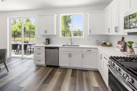 Kitchen - 854 Pecan Tree Ln, Galt, CA 95632 photo 2 of 2