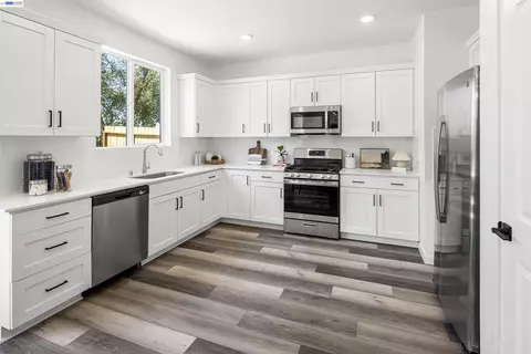 Kitchen - 854 Pecan Tree Ln, Galt, CA 95632 photo 1 of 2