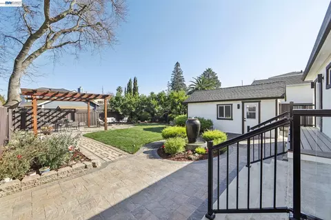 725 Alameda De Las Pulgas, Redwood City, CA 94061