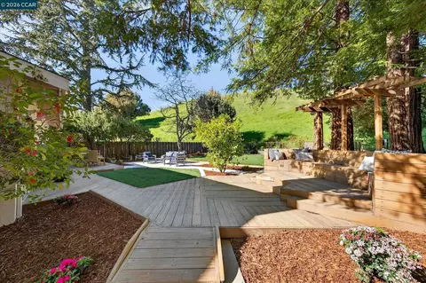 1950 Whitecliff Ct, Walnut Creek, CA 94596