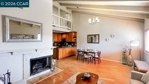 22 Holcomb Ct, Walnut Creek, CA 94596