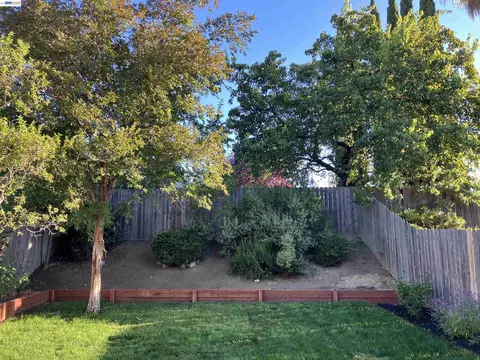 Exterior - 181 Yachtsman Dr, Vallejo, CA 94591 photo 9 of 15