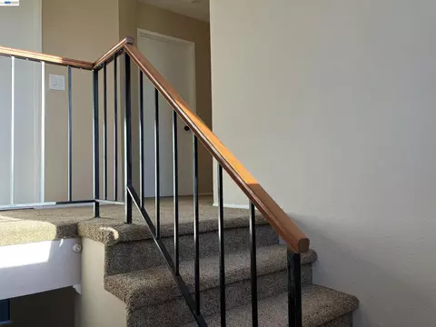 Entry Way - 181 Yachtsman Dr, Vallejo, CA 94591 photo 6 of 7