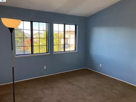 Bedroom - 181 Yachtsman Dr, Vallejo, CA 94591 photo 4 of 9
