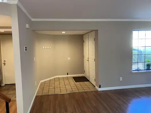 Entry Way - 181 Yachtsman Dr, Vallejo, CA 94591 photo 4 of 7