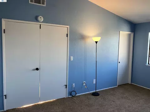 Bedroom - 181 Yachtsman Dr, Vallejo, CA 94591 photo 2 of 9