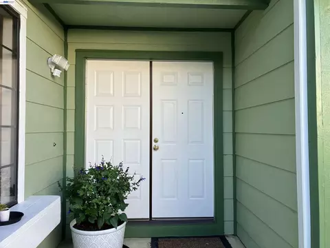 Entry Way - 181 Yachtsman Dr, Vallejo, CA 94591 photo 1 of 7