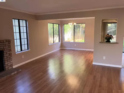 Living - 181 Yachtsman Dr, Vallejo, CA 94591 photo 4 of 5