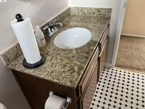 Bath - 181 Yachtsman Dr, Vallejo, CA 94591 photo 4 of 8