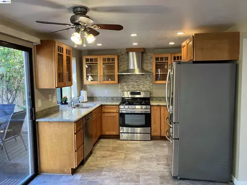 Kitchen - 181 Yachtsman Dr, Vallejo, CA 94591 photo 1 of 5