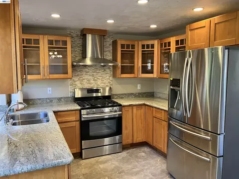 Kitchen - 181 Yachtsman Dr, Vallejo, CA 94591 photo 2 of 5