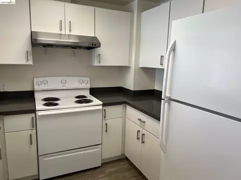 Kitchen - 988 Franklin St #601, Oakland, CA 94607 photo 3 of 3