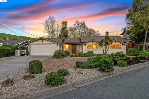 121 Ardith Dr, Orinda, CA 94563