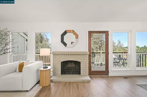 Living - 523 Thistle Cir, Martinez, CA 94553 photo 2 of 4