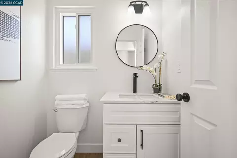 Bath - 523 Thistle Cir, Martinez, CA 94553 photo 3 of 4
